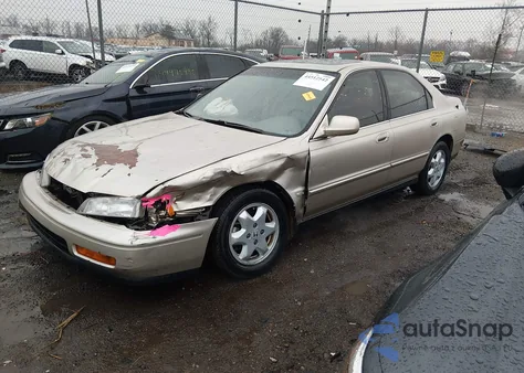 1995 Honda Accord Ex z USA, uszkodzony, nr VIN 1HGCE6661SA023573